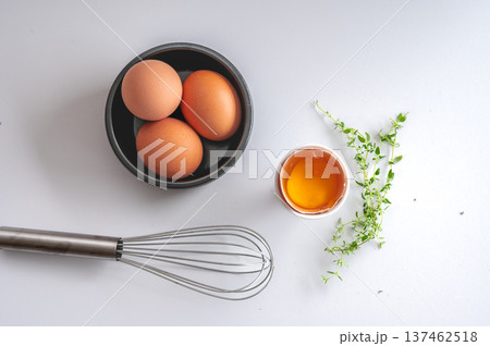 Eco Fresh Eggs and Cracked Egg Detail 137462518