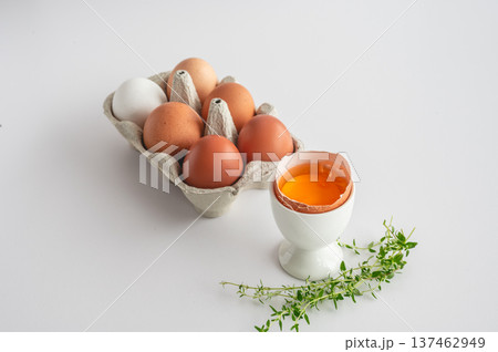 Clean Minimal Eggs with Visible Yolk 137462949