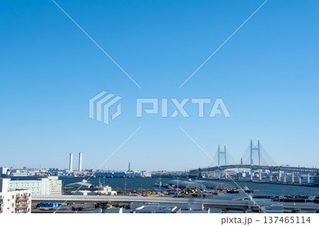 港の見える丘公園から横浜ベイブリッジ方面を見た風景 港の見える丘公園から横浜ベイブリッジ方面を見た風景 137465114