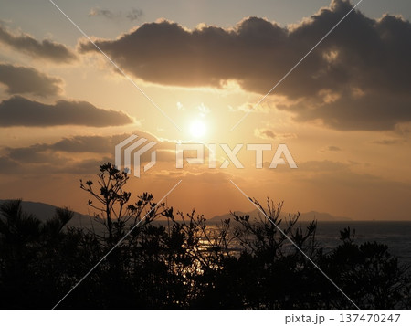 沈む夕日 沈む夕日 137470247