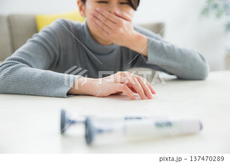自己注射 皮下注射と副作用イメージ 自己注射 皮下注射と副作用イメージ 137470289