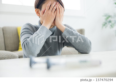 自己注射　皮下注射と副作用イメージ 137470294