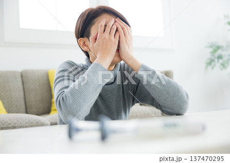 自己注射　皮下注射と副作用イメージ 137470295