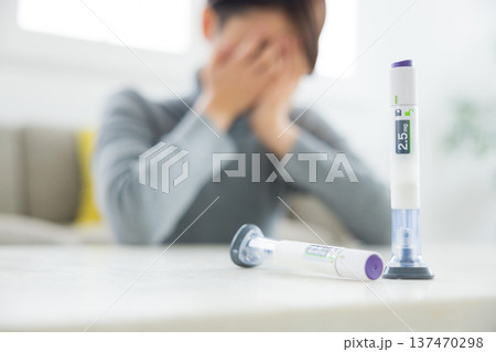 自己注射　皮下注射と副作用イメージ 137470298