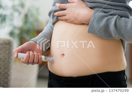 自己注射　皮下注射と副作用イメージ 137470299