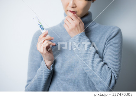 自己注射　皮下注射と副作用イメージ 137470305