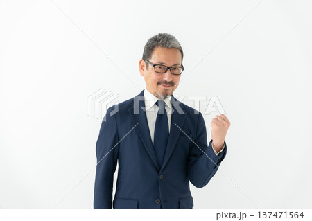 ビジネス　男性	 137471564
