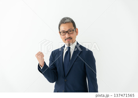 ビジネス　男性	 137471565