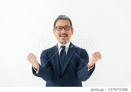 ビジネス　男性	 137471566