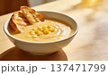 クリーミーなコーンスープとトースト｜やさしい食事シーン 137471799