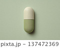 カプセル剤のイラスト 薬やサプリメントのイメージ ペーパークラフト風 医療・健康コンセプト コピース 137472369