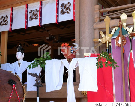 おんだ祭りの田植え人形　（熊本県阿蘇市阿蘇神社） 137472569