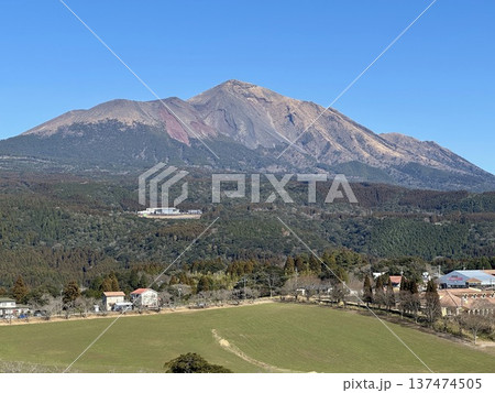 高千穂牧場からの霧島連山 137474505