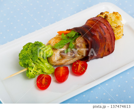Grilled quail with jamon on skewer with vegetables Grilled quail with jamon on skewer with vegetables 137474613