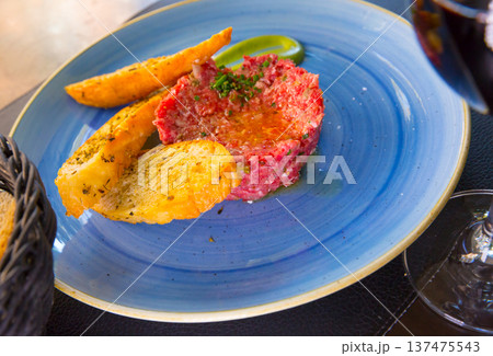 Plate of delicious veal tartar 137475543