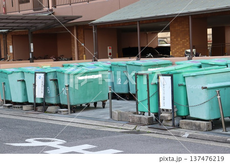 マンションのゴミ置場 137476219