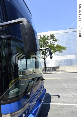 アメリカ　ニューヨーク　バスの前ガラス 137476709