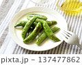 焼いたスナップエンドウ 137477862
