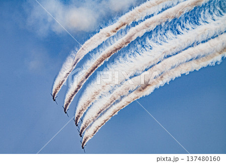 2026小牧基地航空祭　ブルーインパルス展示飛行 137480160