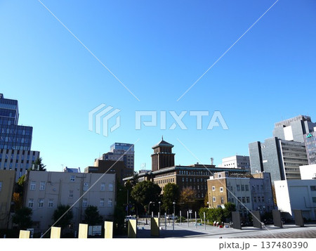 青空が広がるみなとみらいの風景 青空が広がるみなとみらいの風景 137480390