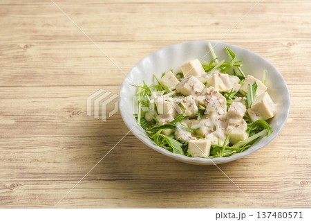 水菜と豆腐のサラダ 水菜と豆腐のサラダ 137480571