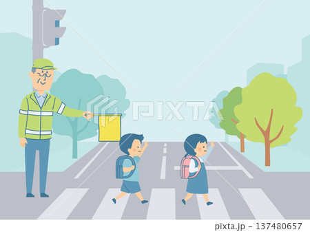 横断歩道を渡る小学生と町の背景 137480657