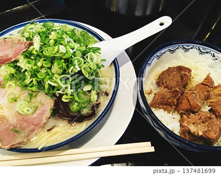 博多ラーメン 　福岡県　ご当地グルメ　豚骨ラーメン 137481699