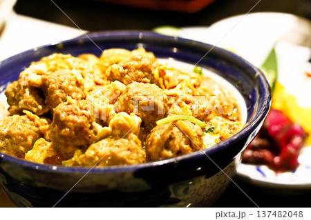 居酒屋メニュー　鶏つくねの親子丼 137482048
