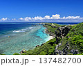 宮古島の観光名所・東平安名崎の断崖と青い海 137482700