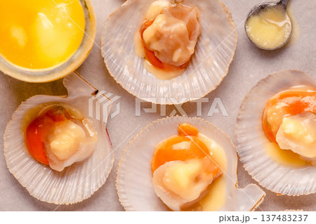 Raw scallops with melted butter 137483237