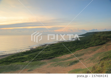 日の出 朝焼け 朝日 137484141