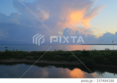 夕雲 夕焼け雲 夕焼雲 137484188