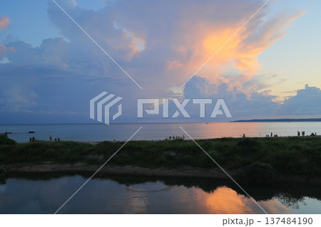夕雲 夕焼け雲 夕焼雲 137484190