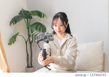 配信　ライバー　ストリーマー　ライブ配信　動画配信　スマホ　撮影機材　ジンバル　動画共有 137484355