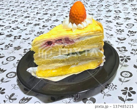 フルーツいっぱいのミルクレープケーキ フルーツいっぱいのミルクレープケーキ 137485215