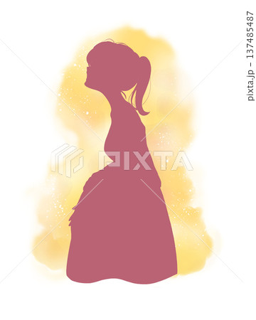 穏やかな妊婦さん　シルエット 137485487