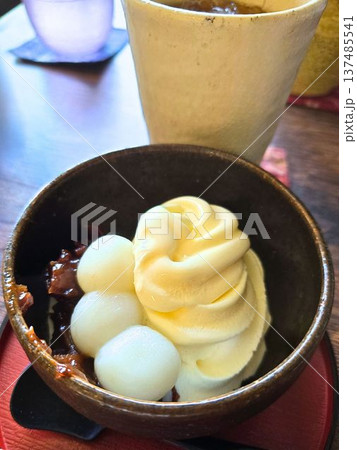 和菓子 お盆にのったクリームあんみつ 和菓子 お盆にのったクリームあんみつ 137485541