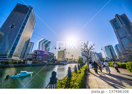 日本の横浜都市景観改修…ボードウォーク改修工事。汽車道に影が揺れる…新時代へ希望の光=5日 日本の横浜都市景観改修…ボードウォーク改修工事。汽車道に影が揺れる…新時代へ希望の光=5日 137486108