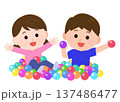 ボールプールで遊ぶ男の子と女の子　イラスト 137486477