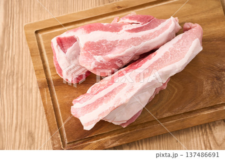 豚バラブロック 生の豚バラ肉 豚バラブロック 生の豚バラ肉 137486691