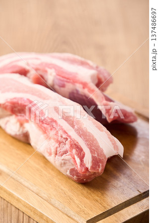 豚バラブロック 生の豚バラ肉 豚バラブロック 生の豚バラ肉 137486697