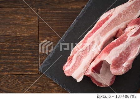 豚バラブロック 生の豚バラ肉 137486705