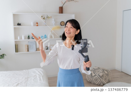 YouTuber　動画クリエイター　収録　マイク　撮影収録　番組制作　収録風景　ワイヤレスマイク 137486779