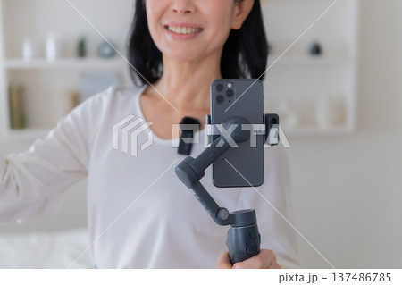 YouTuber 動画クリエイター 収録 スマホジンバル 撮影収録 マイク 収録風景 ワイヤレス YouTuber 動画クリエイター 収録 スマホジンバル 撮影収録 マイク 収録風景 ワイヤレス 137486785