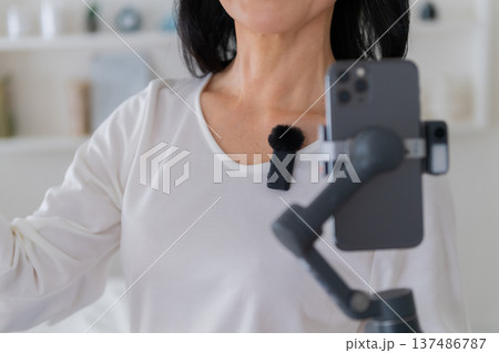 YouTuber　動画クリエイター　収録　ジンバル　撮影収録　番組制作　収録風景　ワイヤレスマイク 137486787