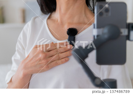 YouTuber　動画クリエイター　収録　ジンバル　撮影収録　番組制作　収録風景　ワイヤレスマイク 137486789