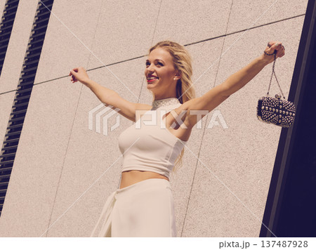 Fashionable woman in city Fashionable woman in city 137487928