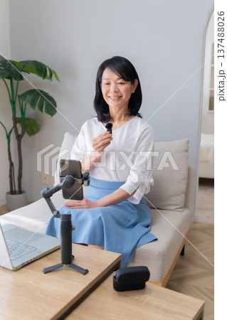YouTuber　動画クリエイター　収録　マイク　撮影収録　番組制作　収録風景　ワイヤレスマイク 137488026