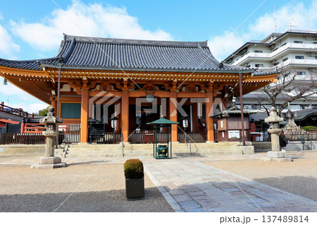 本堂　と　千体仏堂　新選組隊士たちの訓練場だった壬生寺 137489814