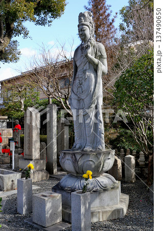 観音菩薩像　　新選組隊士たちの訓練場だった壬生寺 137490650